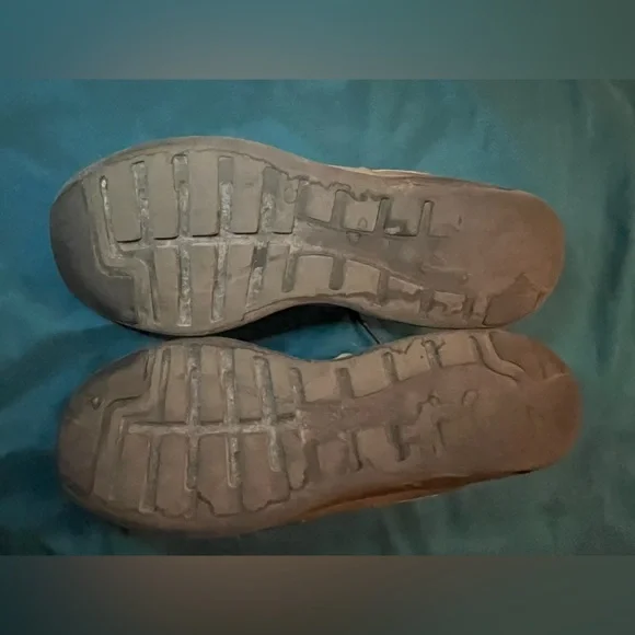 Men’s Nike shoes size 9 - Picture 3 of 4